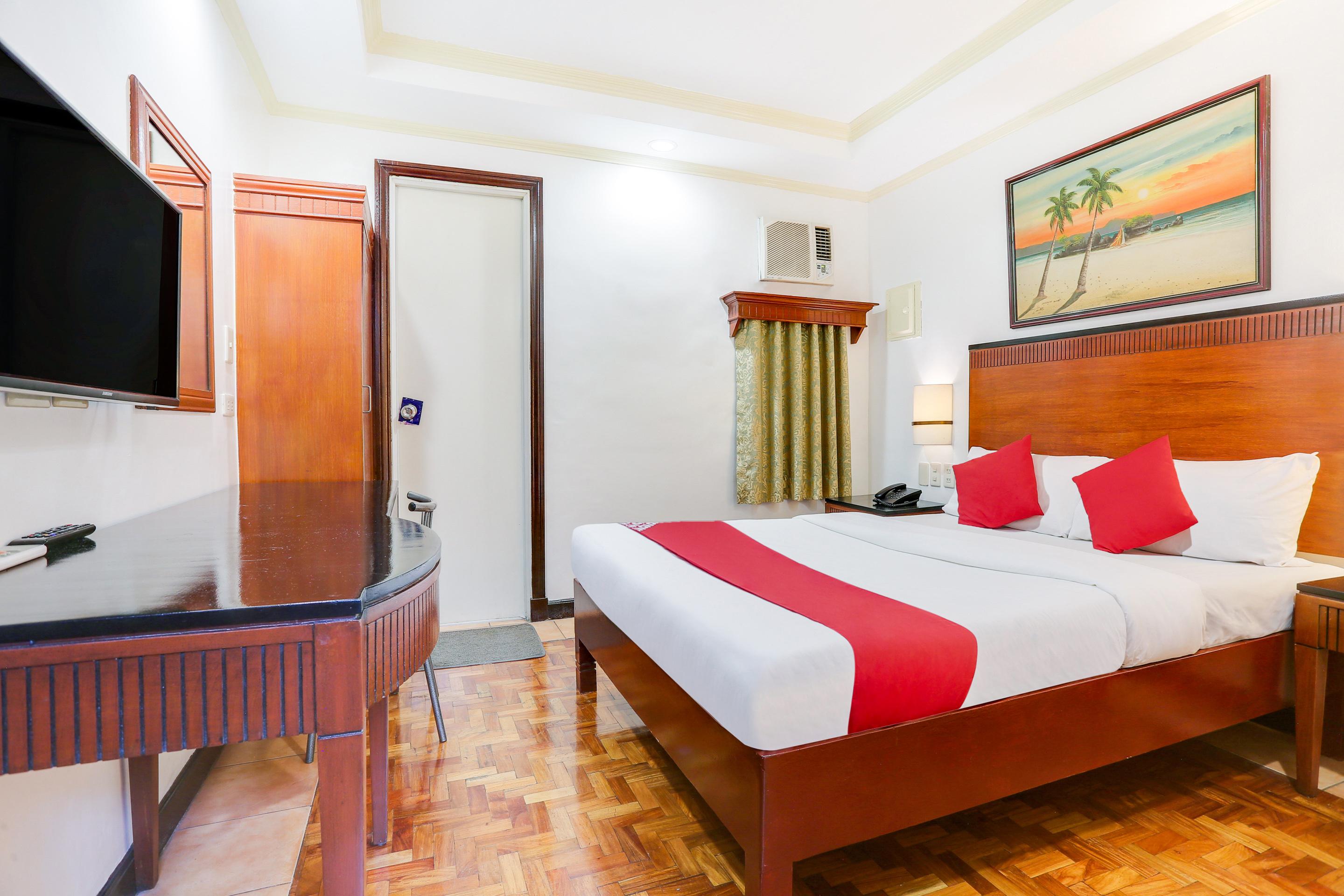 Vaccinated Staff - OYO 406 Royal Parc Inn&Suites Ciudad Quezon Exterior foto