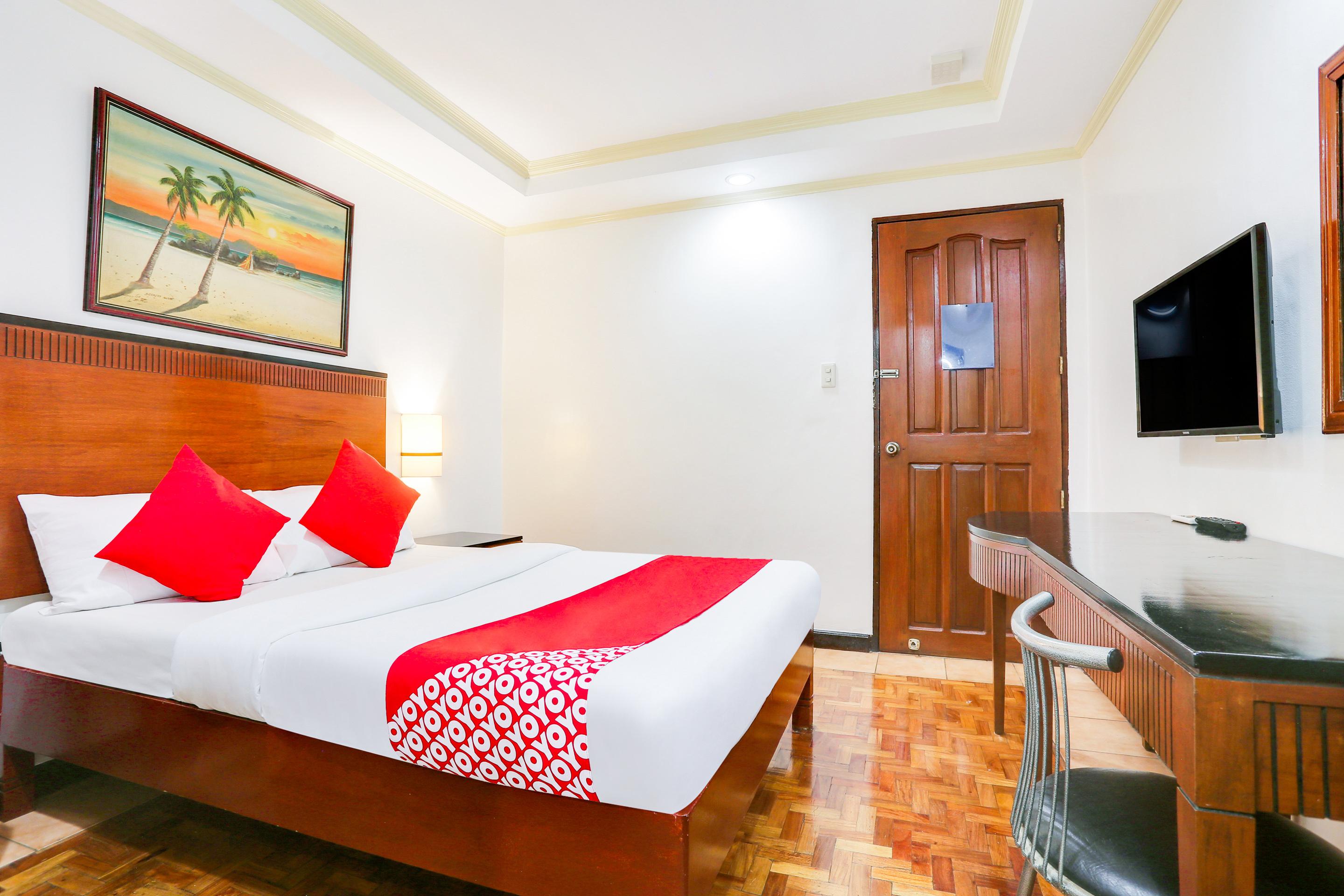 Vaccinated Staff - OYO 406 Royal Parc Inn&Suites Ciudad Quezon Exterior foto