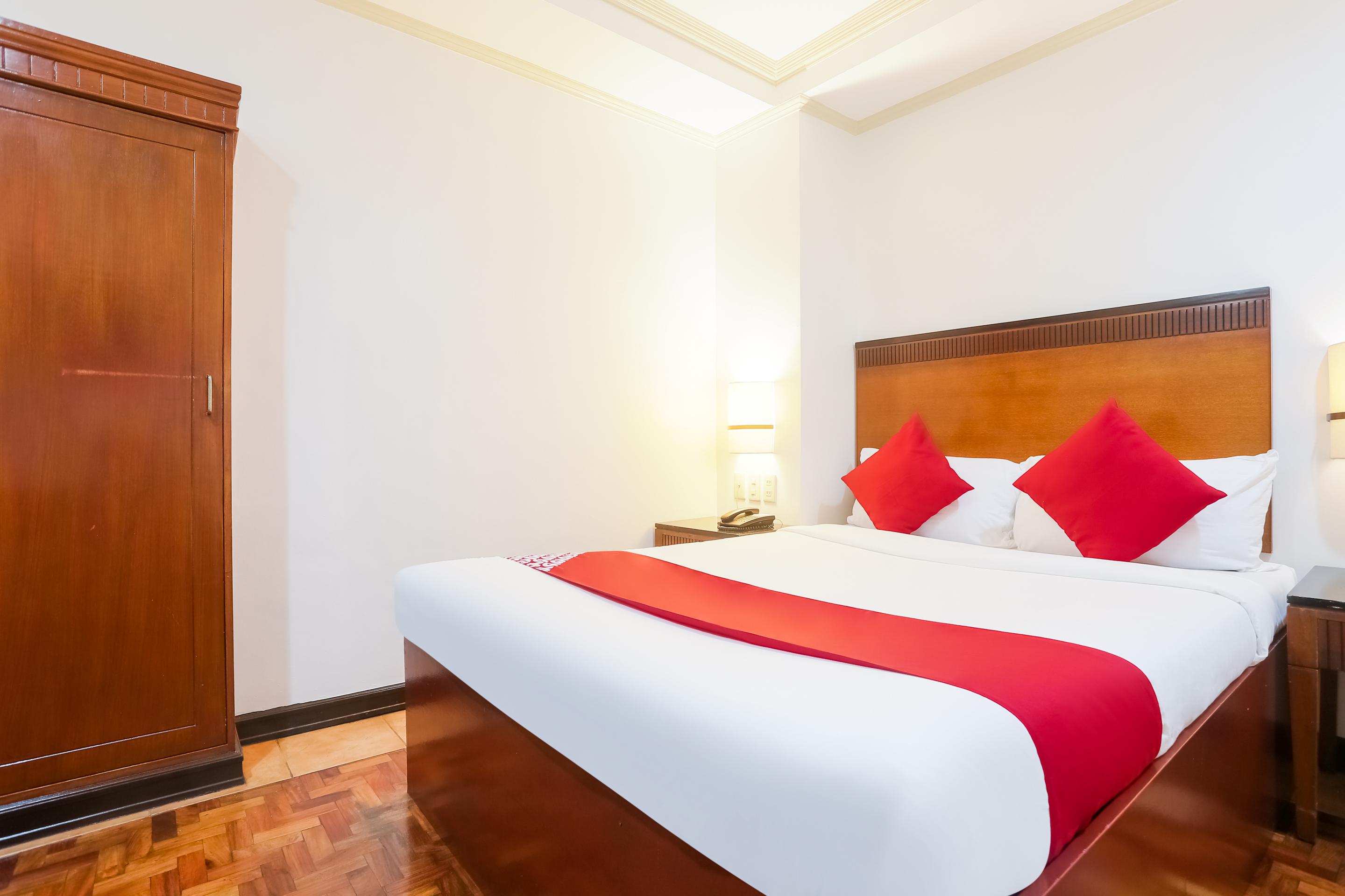 Vaccinated Staff - OYO 406 Royal Parc Inn&Suites Ciudad Quezon Exterior foto