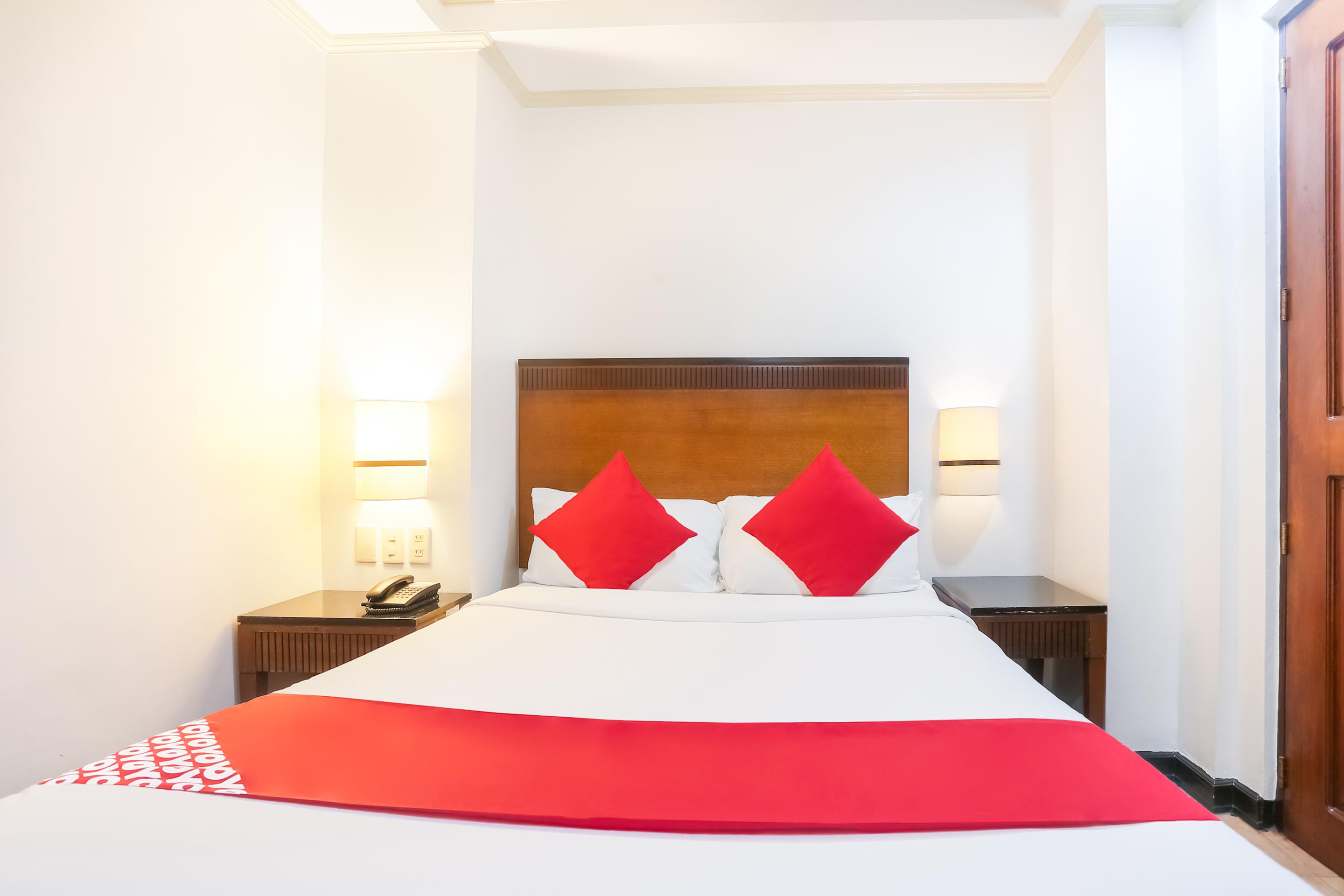 Vaccinated Staff - OYO 406 Royal Parc Inn&Suites Ciudad Quezon Exterior foto