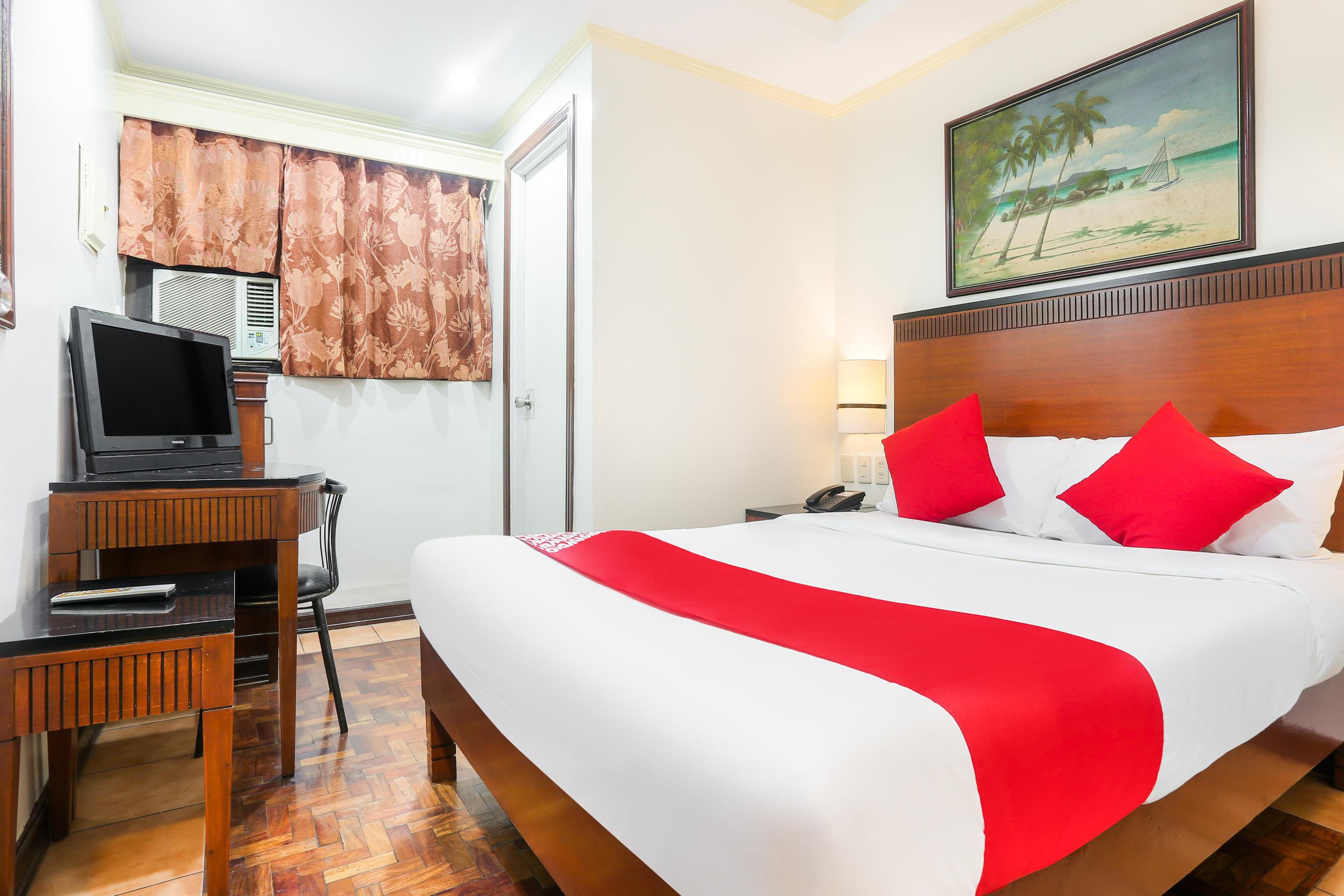 Vaccinated Staff - OYO 406 Royal Parc Inn&Suites Ciudad Quezon Exterior foto
