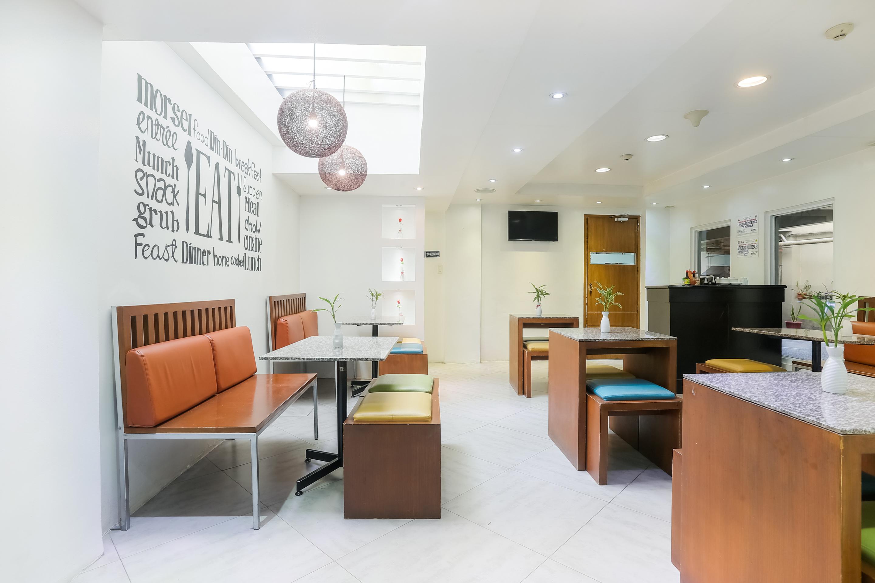 Vaccinated Staff - OYO 406 Royal Parc Inn&Suites Ciudad Quezon Exterior foto