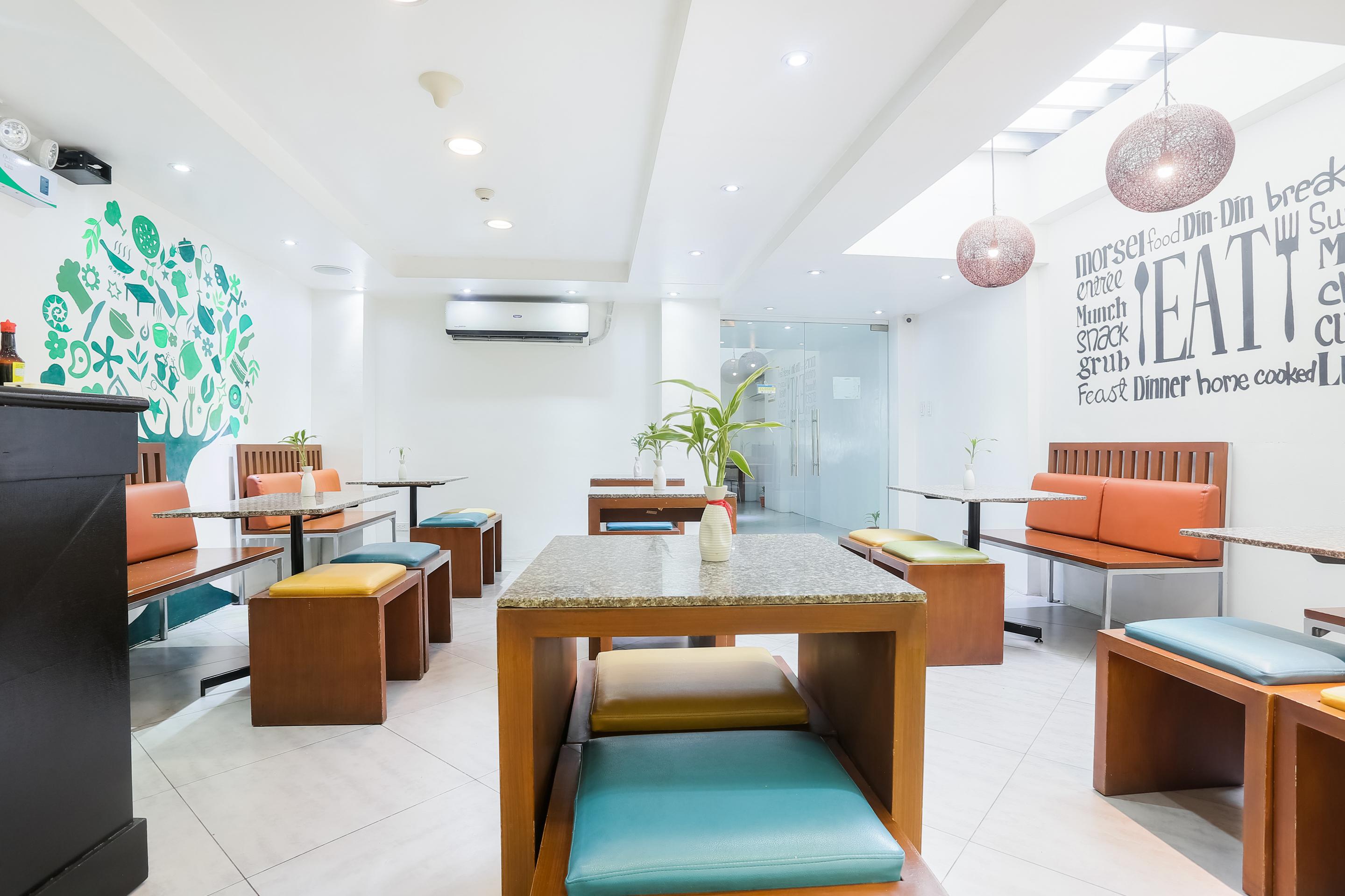 Vaccinated Staff - OYO 406 Royal Parc Inn&Suites Ciudad Quezon Exterior foto