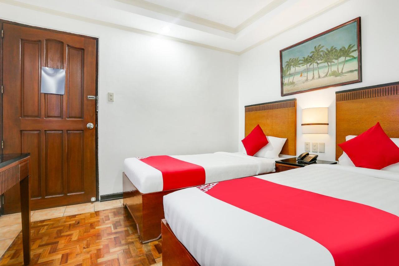 Vaccinated Staff - OYO 406 Royal Parc Inn&Suites Ciudad Quezon Exterior foto